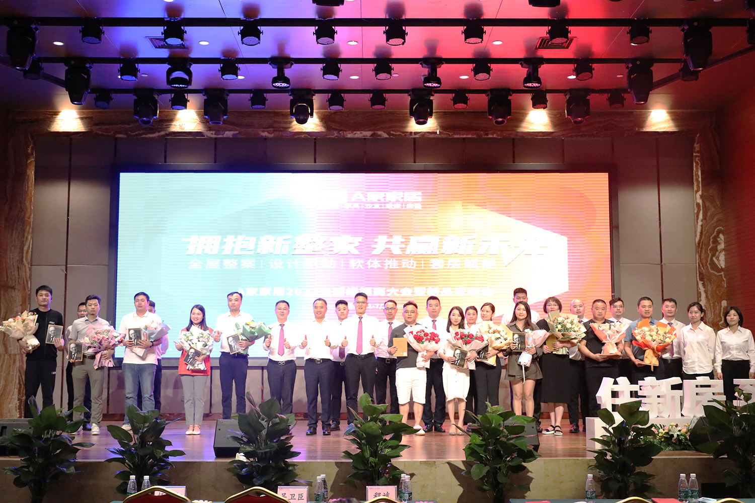 1XBET大合照1.jpg